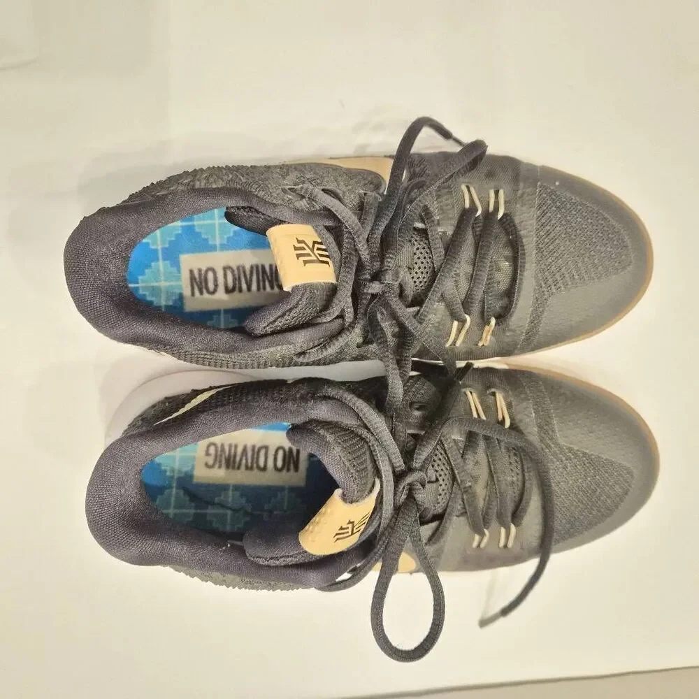 Nike Kyrie Unisex Indoor Basketball Shoes: Size Y5: Great condition, worn 2x